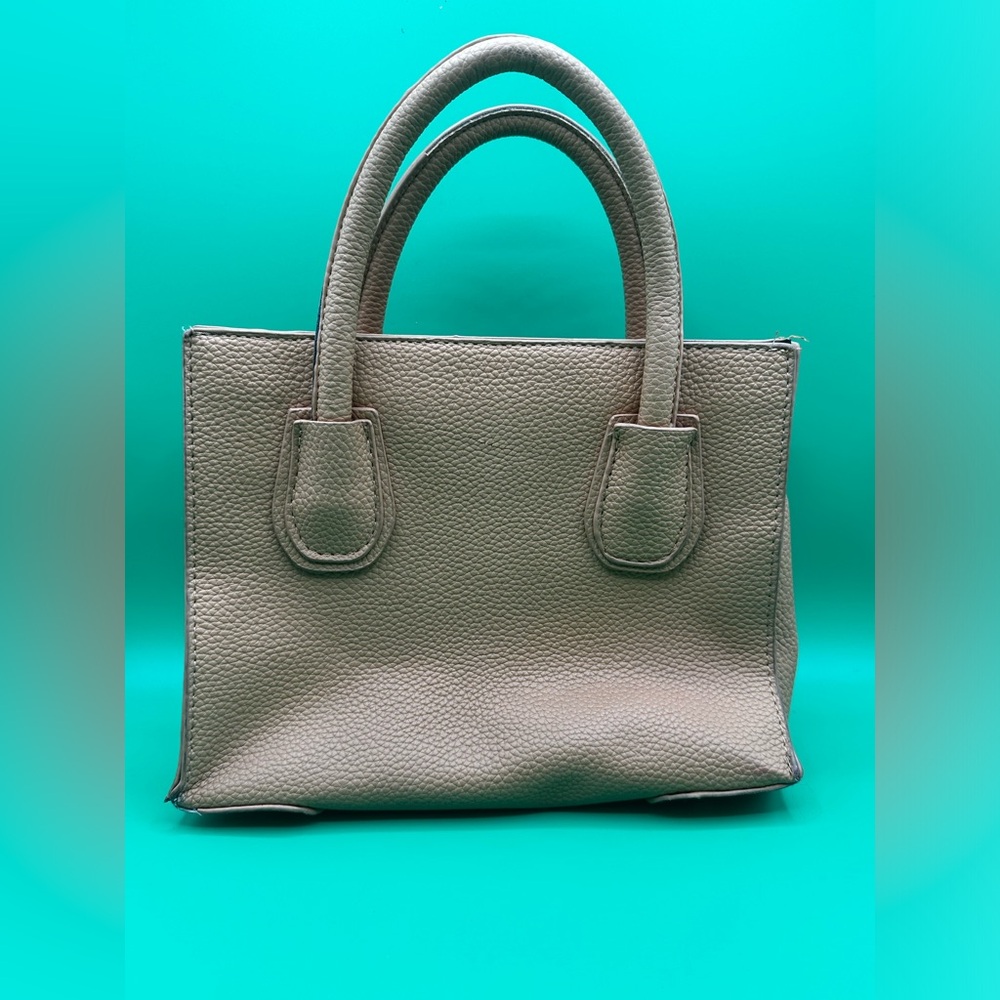 Angela Roi Handbag 
Light brown/Tan